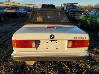 1989 BMW 3 Series z VIN WBABB1306K8274633, wystawiony jako Copart lot #79008404 z przebiegiem 160 197 mil mil oraz Szkoda całkowita • Salvage title. Historia ofert i sprzedaży dostępna na DreamBid. Obrazek 6.