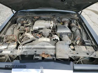 1988 Lincoln Town Car z VIN 1LNBM82F3JY704849, wystawiony jako Copart lot #55439395 z przebiegiem 63 339 mil mil oraz Czysty tytuł • Clean title. Historia ofert i sprzedaży dostępna na DreamBid. Obrazek 11.