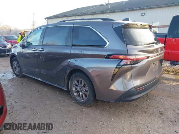 2021 Toyota Sienna XLE with VIN 5TDJRKEC2MS044996, listed as a IAAI auction lot 41116011 with 29,824 mi miles. Bid and sale history available at carsss.com. Image 3.