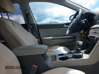 2017 Kia Sportage LX z VIN KNDPMCAC1H7272881, wystawiony jako IAAI lot #38926444 z przebiegiem 12 743 mil mil oraz . Historia ofert i sprzedaży dostępna na DreamBid. Obrazek 5.