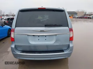 2013 Chrysler Town & Country Limited with VIN 2C4RC1GG0DR566307, listed as a IAAI auction lot 41941616 with 192,378 mi miles. Bid and sale history available at carsss.com. Image 16.