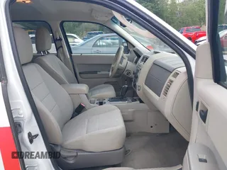 2011 Ford Escape Hybrid с VIN 1FMCU5K39BKC06037, выставлен на аукционе IAAI как лот 42610310 с пробегом 198 549 миль миль и . История ставок и продаж доступна на DreamBid. Изображение 5.
