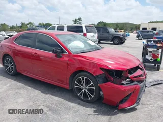 2019 Toyota Camry LE z VIN 4T1B11HKXKU259202, wystawiony jako IAAI lot #42085306 z przebiegiem 127 249 mil mil oraz . Historia ofert i sprzedaży dostępna na DreamBid. Obrazek 1.