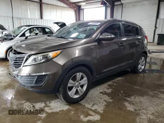 2013 Kia Sportage LX z VIN KNDPBCA25D7431425, wystawiony jako Copart lot #61354885 z przebiegiem 195 539 mil mil oraz Czysty tytuł • Clean title. Historia ofert i sprzedaży dostępna na DreamBid. Obrazek 1.