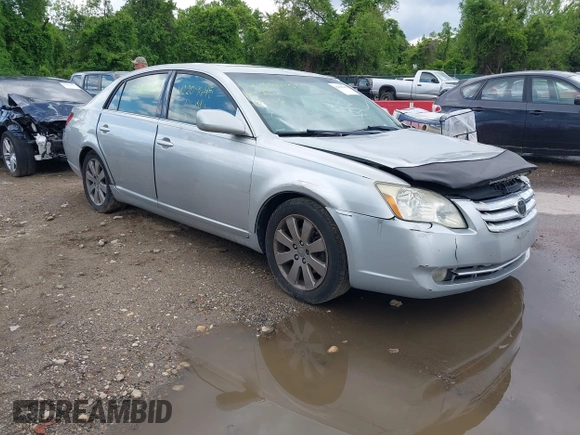 2005 Toyota Avalon XL with VIN 4T1BK36B85U013619, listed as a IAAI auction lot 42209645 with 173,520 mi miles and . Bid and sale history available at carsss.com. Image 1.