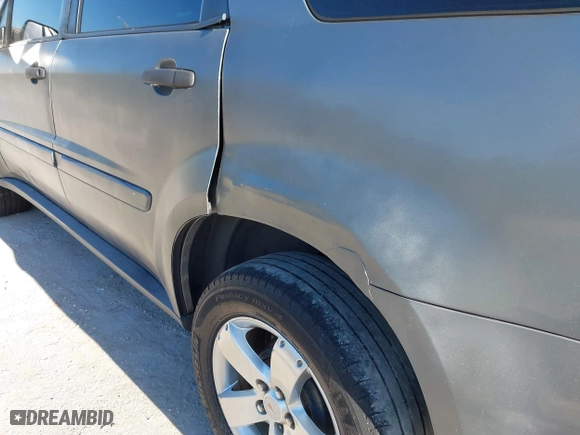 2006 Pontiac Torrent with VIN 2CKDL73F466045811, listed as a IAAI auction lot 42034830 with 1 mi miles. Bid and sale history available at carsss.com. Image 6.