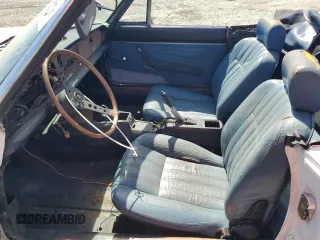 1973 FIAT 124 Spider z VIN 124CS0065983, wystawiony jako Copart lot #57913365 z przebiegiem Nie podano mil oraz Tytuł czysty. Historia ofert i sprzedaży dostępna na DreamBid. Obrazek 7.