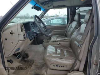 1999 GMC Suburban with VIN 3GKGK26J7XG537043, listed as a Copart auction lot 44683575 with 196,124 mi miles and Salvage Title. Bid and sale history available at carsss.com. Image 7.