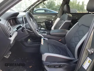 2024 Volkswagen Atlas Peak Edition SEL z VIN 1V2GR2CA8RC583867, wystawiony jako Copart lot #55641005 z przebiegiem 5 798 mil mil oraz Szkoda całkowita • Salvage title. Historia ofert i sprzedaży dostępna na DreamBid. Obrazek 7.