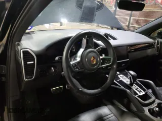 2020 Porsche Cayenne S z VIN WP1AB2AY1LDA27136, wystawiony jako Copart lot #70568372 z przebiegiem 36 709 mil mil oraz . Historia ofert i sprzedaży dostępna na DreamBid. Obrazek 7.