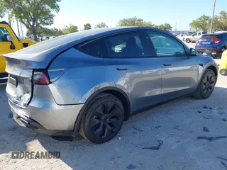 2025 Tesla Model Y Long Range with VIN 7SAYGDED7SA376233, listed as a IAAI auction lot 41777876 with 70 mi miles and . Bid and sale history available at DreamBid. Image 4.