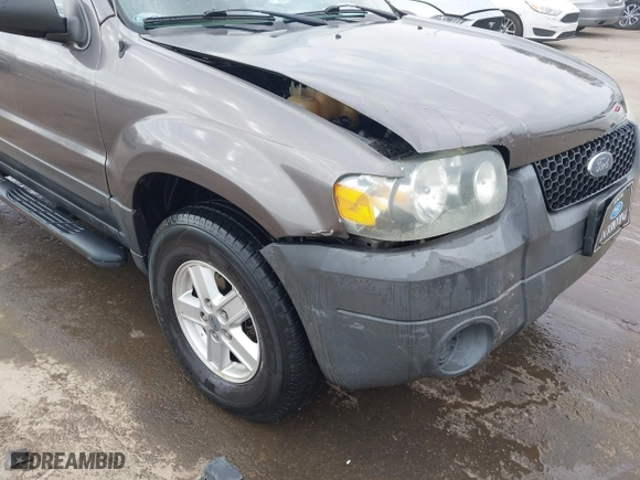 2005 Ford Escape XLS Value with VIN 1FMYU92Z35KA20497, listed as a IAAI auction lot 41509893 with 149,866 mi miles. Bid and sale history available at carsss.com. Image 17.