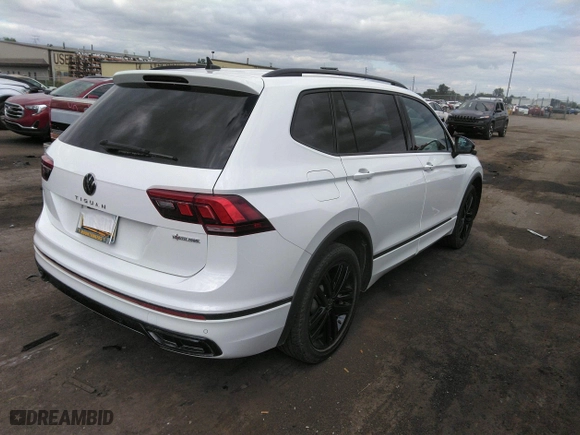 2022 Volkswagen Tiguan SE R-Line Black with VIN 3VVCB7AX0NM029502, listed as a IAAI auction lot 40141730 with 41,362 mi miles. Bid and sale history available at carsss.com. Image 4.