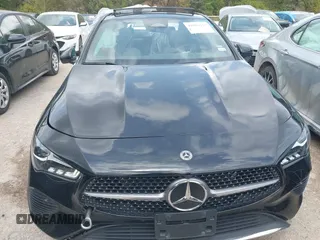2025 Mercedes-Benz CLA 250 z VIN W1K5J4GB3SN516138, wystawiony jako IAAI lot #41903335 z przebiegiem 12 318 mil mil oraz . Historia ofert i sprzedaży dostępna na DreamBid. Obrazek 12.