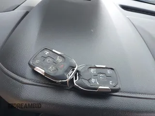 2015 Chevrolet Tahoe LTZ z VIN 1GNSKCKC5FR177134, wystawiony jako IAAI lot #41460583 z przebiegiem 202 924 mil mil oraz . Historia ofert i sprzedaży dostępna na DreamBid. Obrazek 11.