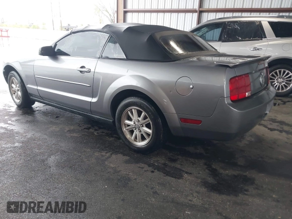 2007 Ford Mustang Deluxe with VIN 1ZVFT84N375264491, listed as a IAAI auction lot 41946983 with 196,314 mi miles and . Bid and sale history available at carsss.com. Image 3.