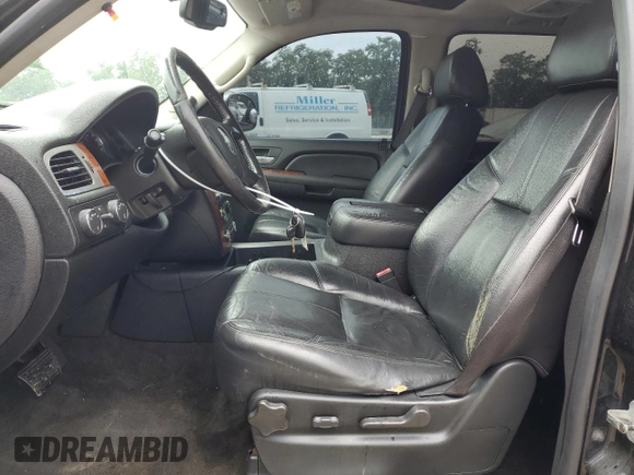 2008 Chevrolet Suburban LTZ with VIN 1GNFK16308J107400, listed as a Copart auction lot 61567295 with 272,454 mi miles and Salvage title. Bid and sale history available at DreamBid. Image 7.