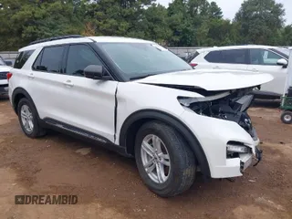 2022 Ford Explorer XLT z VIN 1FMSK7DH0NGA34445, wystawiony jako IAAI lot #40194896 z przebiegiem 21 625 mil mil oraz . Historia ofert i sprzedaży dostępna na DreamBid. Obrazek 1.