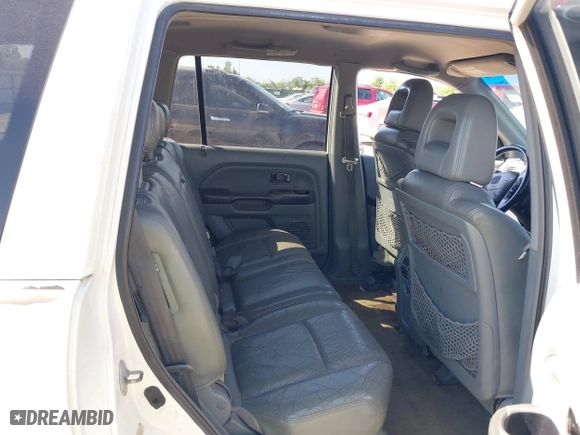 2004 Honda Pilot EX with VIN 5FNYF186X4B010171, listed as a IAAI auction lot 41999030 with 276,311 mi miles. Bid and sale history available at carsss.com. Image 8.