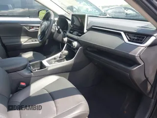 2024 Toyota RAV4 XLE Premium z VIN 2T3C1RFV6RW326346, wystawiony jako IAAI lot #42095364 z przebiegiem 4 610 mil mil oraz . Historia ofert i sprzedaży dostępna na DreamBid. Obrazek 5.