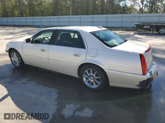 2010 Cadillac DTS w/1SC with VIN 1G6KD5EY6AU135425, listed as a Copart auction lot 80883794 with 114,664 mi miles and Salvage Title. Bid and sale history available at carsss.com. Image 2.