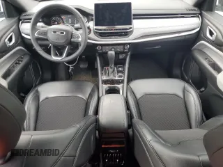 2023 Jeep Compass Latitude z VIN 3C4NJDBN1PT537959, wystawiony jako Copart lot #59963855 z przebiegiem 24 636 mil mil oraz Szkoda całkowita • Salvage title. Historia ofert i sprzedaży dostępna na DreamBid. Obrazek 8.
