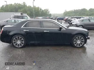 2014 Chrysler 300 S z VIN 2C3CCABG5EH145336, wystawiony jako IAAI lot #42292149 z przebiegiem 80 421 mil mil oraz . Historia ofert i sprzedaży dostępna na DreamBid. Obrazek 14.