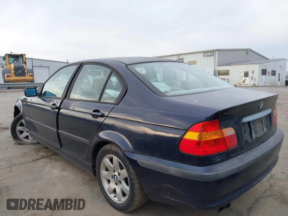 2002 BMW 3 Series 325i with VIN WBAEV33462KL55864, listed as a IAAI auction lot 41655195 with 213,127 mi miles. Bid and sale history available at carsss.com. Image 3.