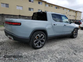 2022 Rivian R1T Launch Edition z VIN 7FCTGAALXNN004228, wystawiony jako Copart lot #43226985 z przebiegiem 4 mil mil oraz Szkody całkowita. Historia ofert i sprzedaży dostępna na DreamBid. Obrazek 3.