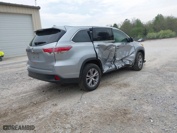2014 Toyota Highlander XLE with VIN 5TDKKRFH3ES035284, listed as a IAAI auction lot 41909877 with 112,468 mi miles. Bid and sale history available at carsss.com. Image 4.