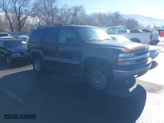 2002 Chevrolet Tahoe LT with VIN 1GNEK13Z72R137488, listed as a IAAI auction lot 41604813 with 200,037 mi miles. Bid and sale history available at carsss.com. Image 1.