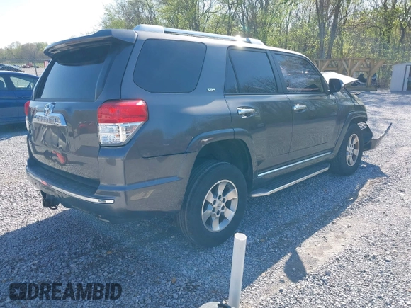 2013 Toyota 4Runner SR5 z VIN JTEZU5JR8D5053197, wystawiony jako IAAI lot #41973107 z przebiegiem 217 750 mil mil oraz . Historia ofert i sprzedaży dostępna na DreamBid. Obrazek 4.