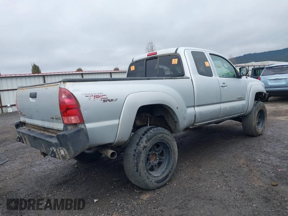 2006 Toyota Tacoma with VIN 5TEUU42N56Z216960, listed as a IAAI auction lot 41799319 with 260,116 mi miles. Bid and sale history available at carsss.com. Image 4.