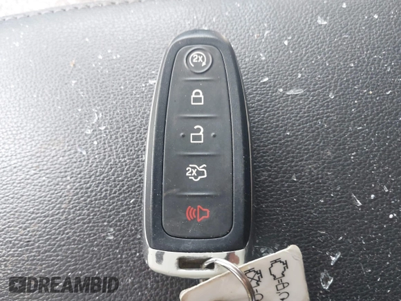 2019 Ford Escape SE z VIN 1FMCU9GD9KUA66049, wystawiony jako IAAI lot #41901054 z przebiegiem 35 545 mil mil oraz . Historia ofert i sprzedaży dostępna na DreamBid. Obrazek 11.