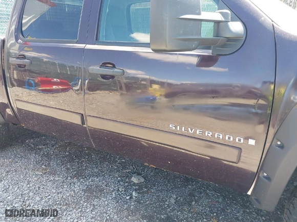 2008 Chevrolet Silverado 1500 LT w/1LT with VIN 2GCEK13M781169033, listed as a IAAI auction lot 42046307 with 153,468 mi miles. Bid and sale history available at carsss.com. Image 6.