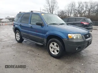 2007 Ford Escape XLT with VIN 1FMYU93117KA12085, listed as a IAAI auction lot 41195171 with 97,706 mi miles. Bid and sale history available at carsss.com. Image 1.