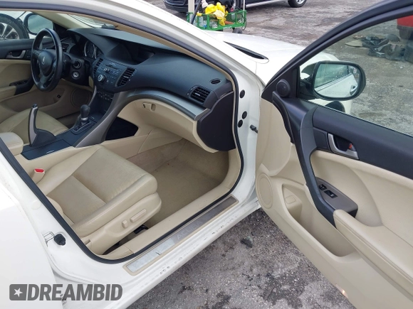 2009 Acura TSX with VIN JH4CU26649C018276, listed as a IAAI auction lot 42469738 with 130,961 mi miles and . Bid and sale history available at DreamBid. Image 5.