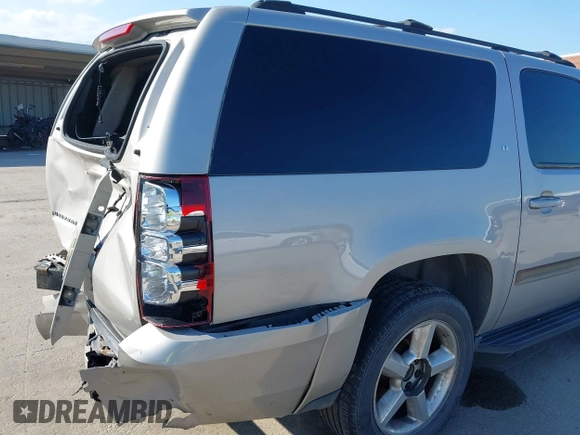 2007 Chevrolet Suburban LTZ z VIN 3GNFC16J57G103628, wystawiony jako IAAI lot #42373026 z przebiegiem 293 570 mil mil oraz . Historia ofert i sprzedaży dostępna na DreamBid. Obrazek 20.