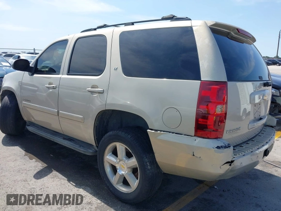 2008 Chevrolet Tahoe 1LT z VIN 1GNFC13008R125999, wystawiony jako IAAI lot #42315423 z przebiegiem 208 200 mil mil oraz . Historia ofert i sprzedaży dostępna na DreamBid. Obrazek 3.
