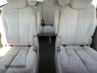 2008 Hyundai Entourage GLS z VIN KNDMC233686048783, wystawiony jako Copart lot #61812894 z przebiegiem 200 566 mil mil oraz Tytuł czysty. Historia ofert i sprzedaży dostępna na DreamBid. Obrazek 11.