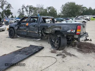 2005 GMC Sierra 1500HD SLE z VIN 1GTGK13U95F915639, wystawiony jako Copart lot #84520684 z przebiegiem Nie podano mil oraz Szkody całkowita. Historia ofert i sprzedaży dostępna na DreamBid. Obrazek 2.
