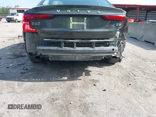 2022 Volvo S60 Momentum z VIN 7JRL12FZ1NG162991, wystawiony jako IAAI lot #42364000 z przebiegiem 69 626 mil mil oraz . Historia ofert i sprzedaży dostępna na DreamBid. Obrazek 6.