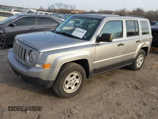 2017 Jeep Patriot Sport with VIN 1C4NJPBA4HD118509, listed as a IAAI auction lot 41610448 with 98,970 mi miles. Bid and sale history available at carsss.com. Image 17.