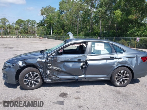 2024 Volkswagen Jetta S with VIN 3VW5M7BU2RM074403, listed as a IAAI auction lot 42215635 with 2,483 mi miles and . Bid and sale history available at DreamBid. Image 6.
