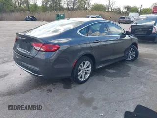 2015 Chrysler 200 Limited z VIN 1C3CCCAB3FN608357, wystawiony jako IAAI lot #42054234 z przebiegiem 151 694 mil mil oraz . Historia ofert i sprzedaży dostępna na DreamBid. Obrazek 4.