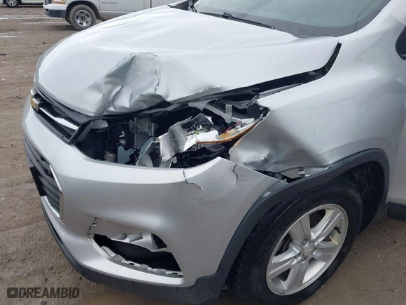 2019 Chevrolet Trax LS with VIN 3GNCJKSBXKL295142, listed as a IAAI auction lot 41900098 with 95,121 mi miles. Bid and sale history available at carsss.com. Image 6.
