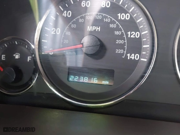 2006 Jeep Commander with VIN 1J8HG48N06C129698, listed as a IAAI auction lot 41777105 with 223,816 mi miles. Bid and sale history available at carsss.com. Image 15.