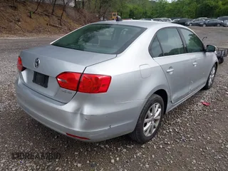 2013 Volkswagen Jetta SE с VIN 3VWDP7AJ5DM367473, выставлен на аукционе IAAI как лот 42541037 с пробегом 132 614 миль миль и . История ставок и продаж доступна на DreamBid. Изображение 4.