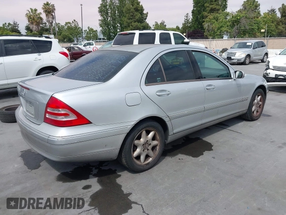 2003 Mercedes-Benz C 320 с VIN WDBRF64J73F357672, выставлен на аукционе IAAI как лот 42470990 с пробегом 181 854 миль миль и . История ставок и продаж доступна на DreamBid. Изображение 4.