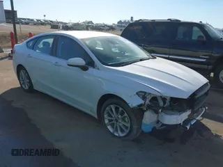 2020 Ford Fusion SE with VIN 3FA6P0HD5LR235064, listed as a IAAI auction lot 41664390 with 38,473 mi miles. Bid and sale history available at carsss.com. Image 1.